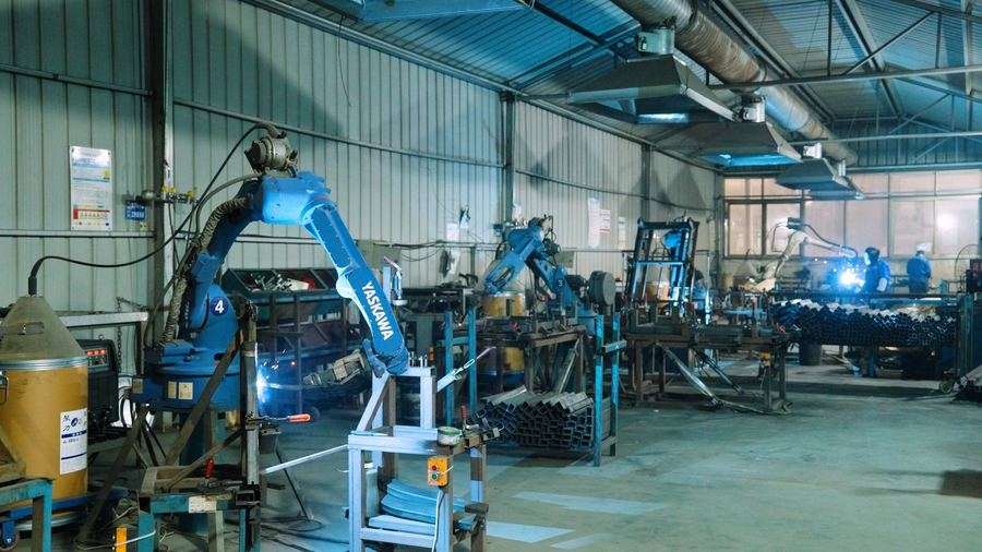 Robotic welding line